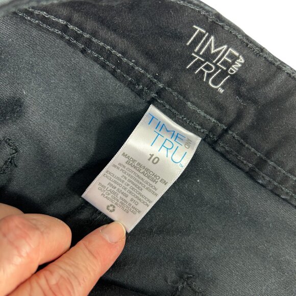 Time and Tru Womens Shorts Size 10 Black Cuffed Casual Stretch Mid Rise Casual - Picture 2 of 6